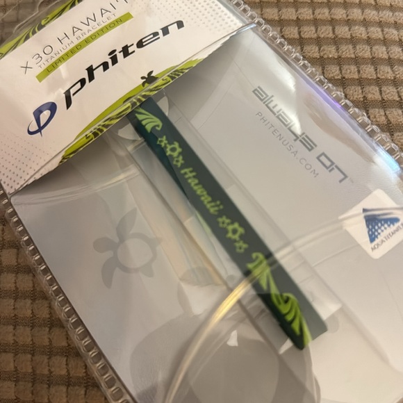 NEW Phiten Limited Edition Hawaii titanium BRACELET - Picture 3 of 3